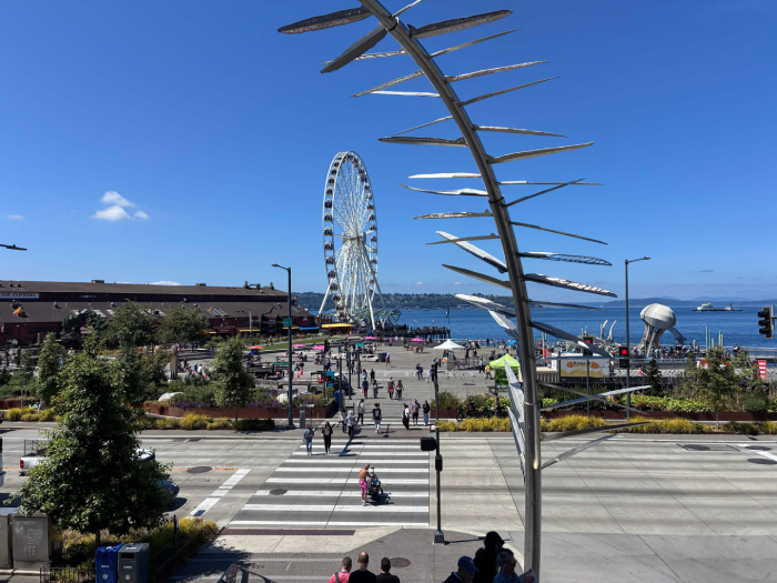 A photo of the Seattle Wheel and Pier 57 from Pike Street