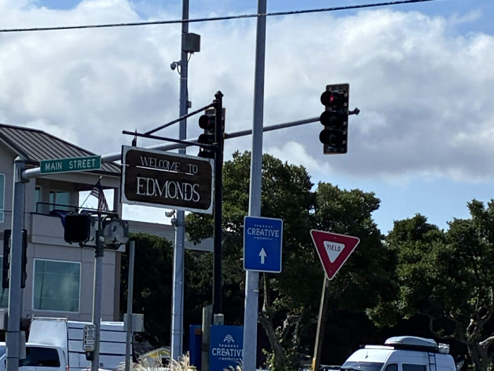 Welcome to Edmonds sign
